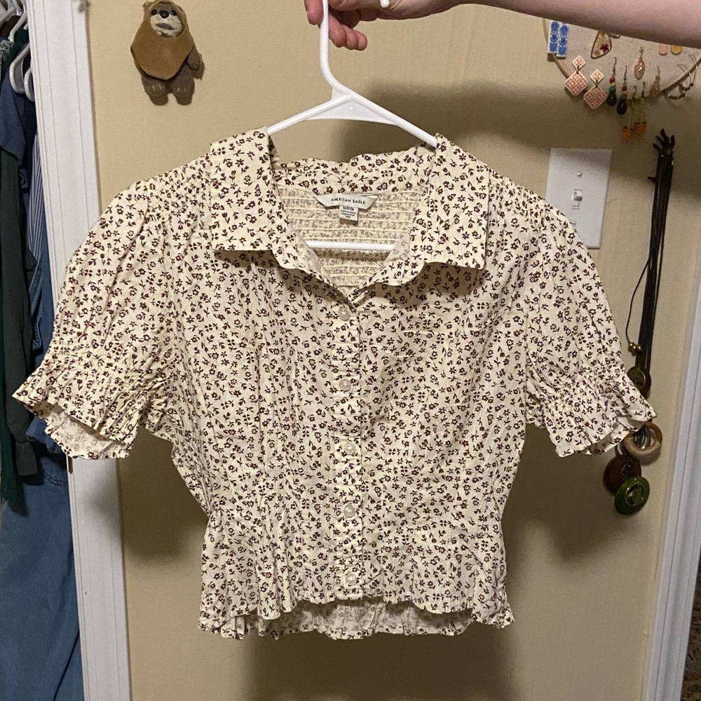 American Eagle Cropped Floral Blouse